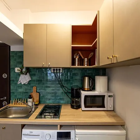 Cozy Retreat - Quiet, Premium Apartment