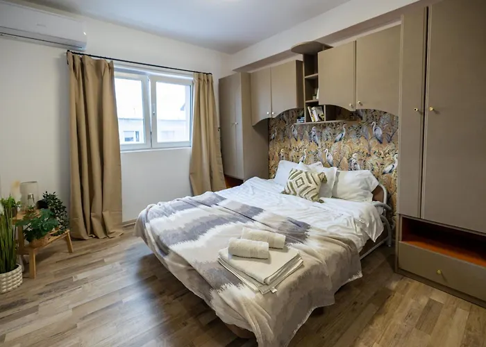 Cozy Retreat - Quiet, Premium Lägenhet